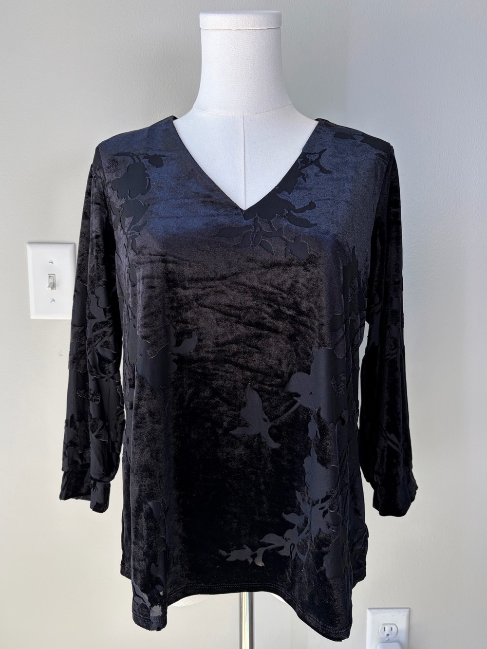 J. Jill Wearever Collection Black Burnout Velvet Floral Cropped Sleeve Blouse